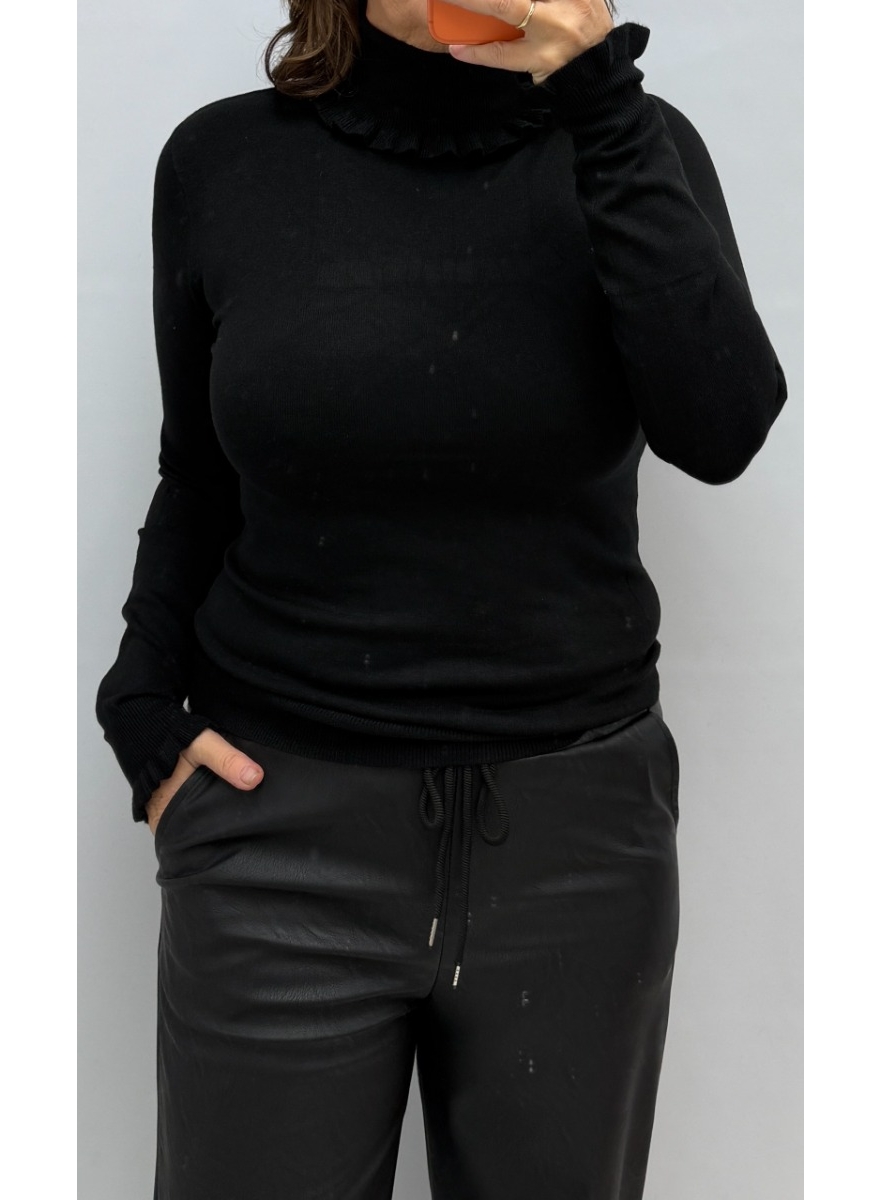 Trui met froezel aan de coll en mouw zwart (X629)