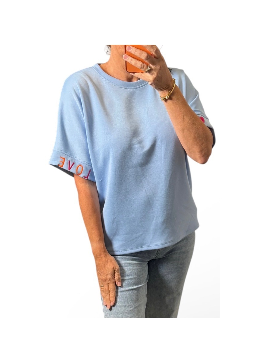 Basic soft shirt met love hearts op de mouw licht blauw