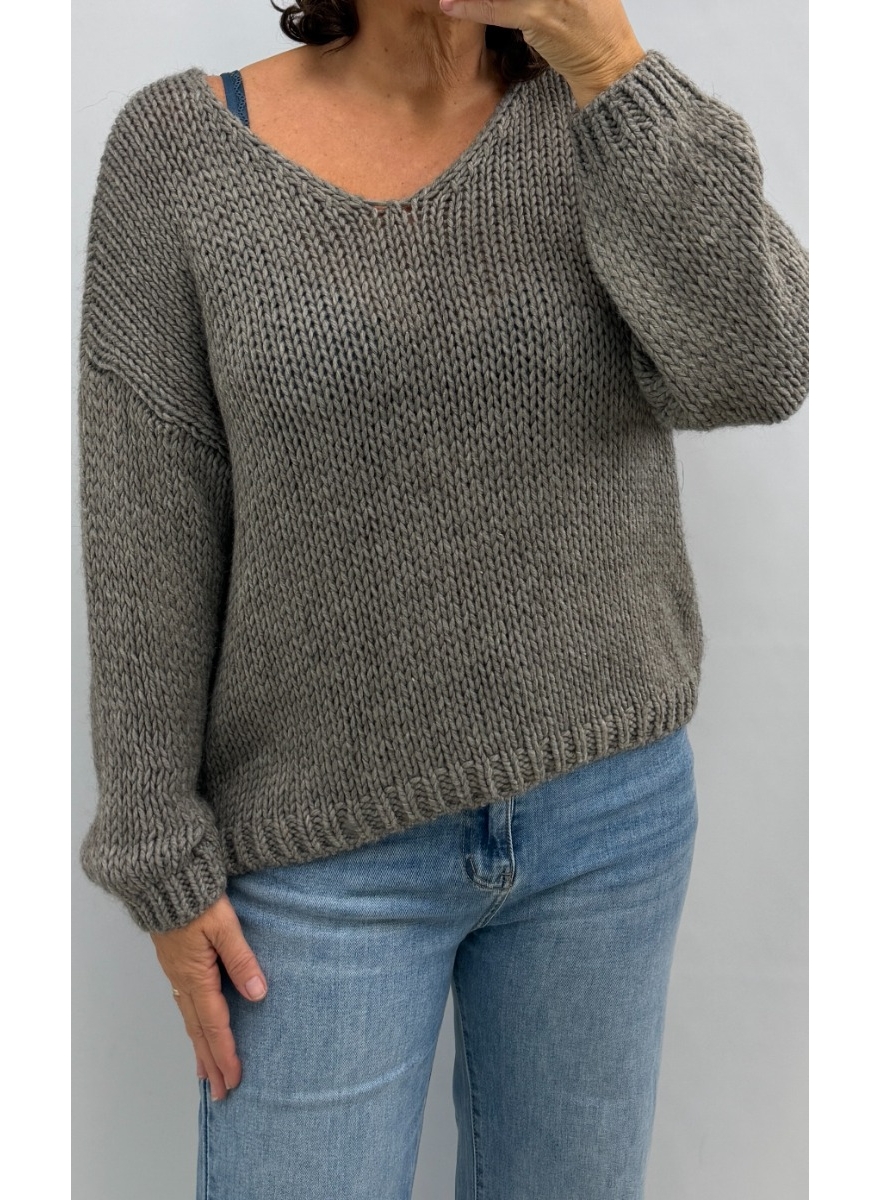 Grofgebreide trui met v-hals Nathalia licht taupe SALE
