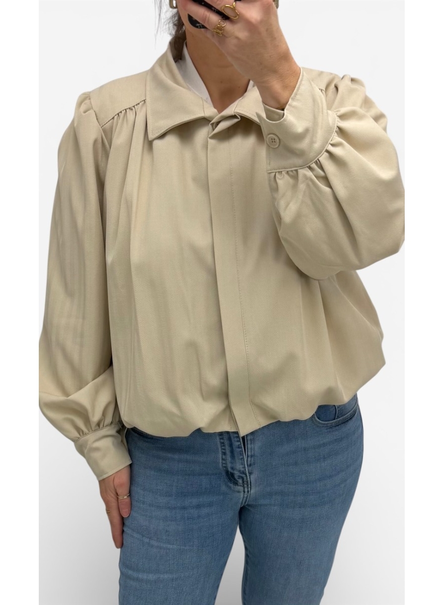 Jasje met elastiek aan de onderzijde en knopen Pennie beige