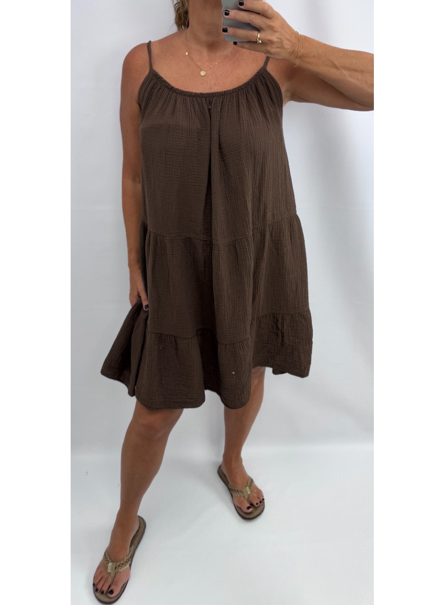 Mouwloze stroken jurk van wafel katoen Kaylee bruin. SALE