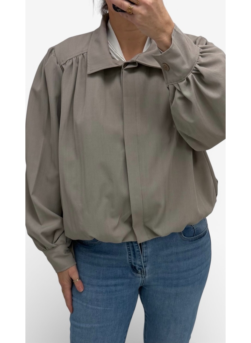 Jasje met elastiek aan de onderzijde en knopen Pennie taupe