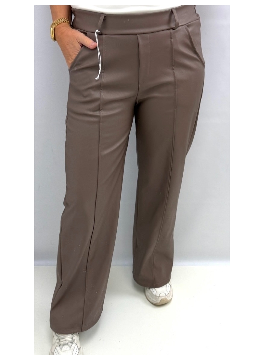 Leather-look broek met zakken en naad Gwenny taupe