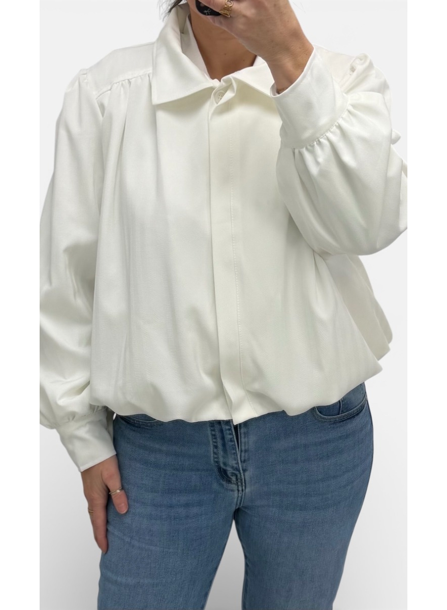 Jasje met elastiek aan de onderzijde en knopen Pennie off-white