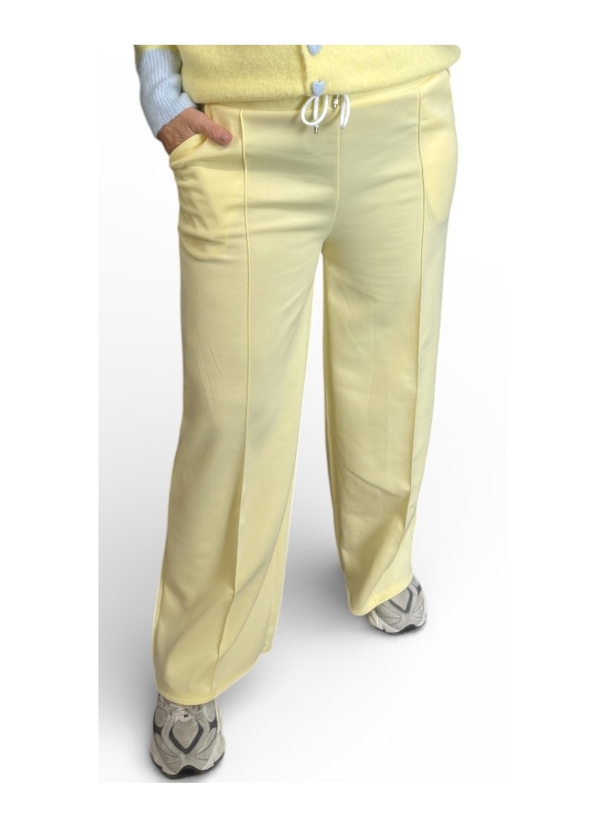 Broek met rechte broekspijp en wit koordje Sietske geel