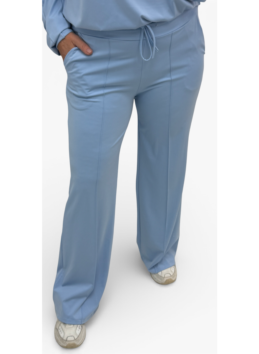 Travelstof broek met rechte broekspijp Juliët licht blauw (TVB)