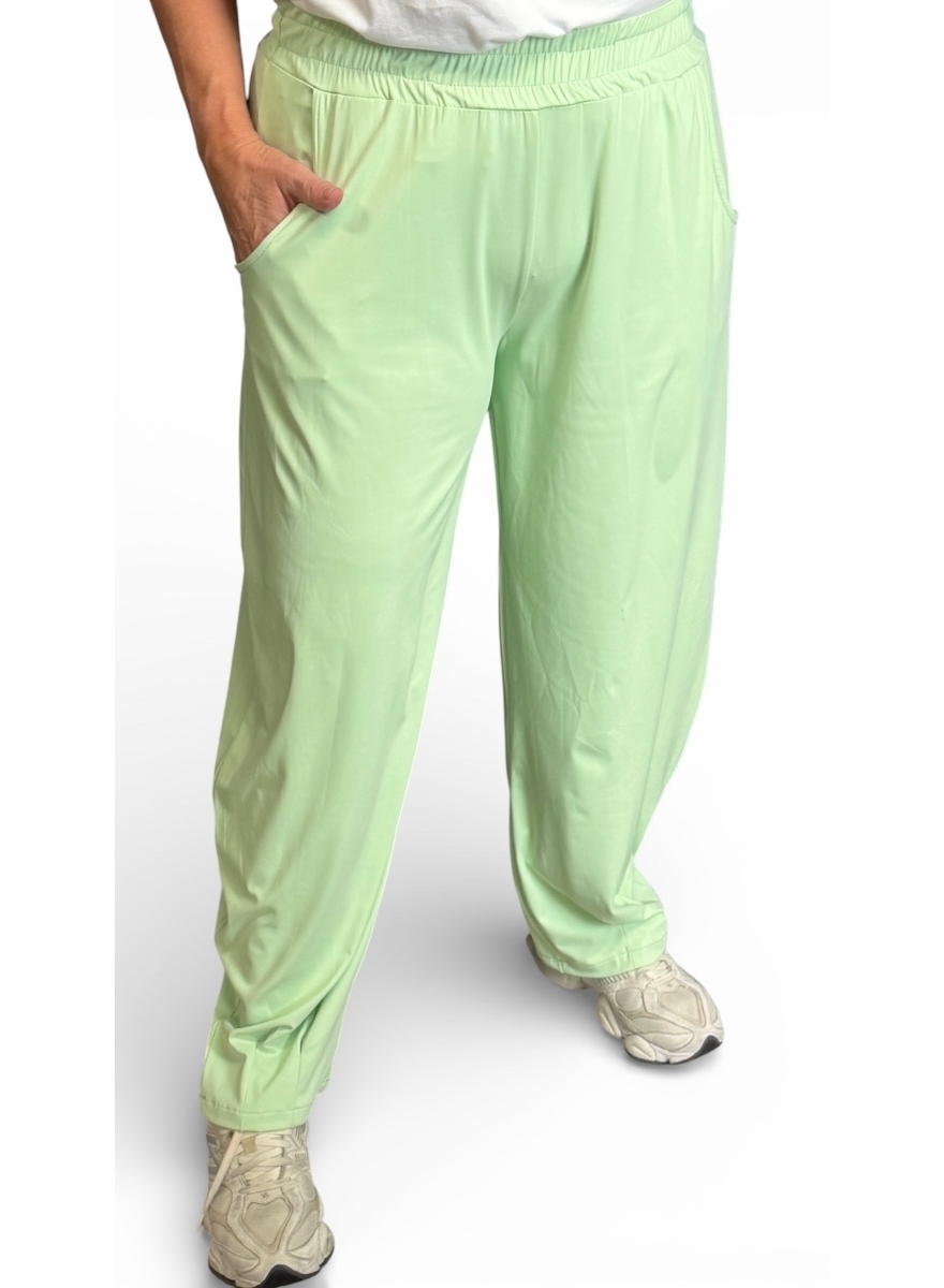 Travelstof broek met geplooide broek Juultje licht groen (TVB)