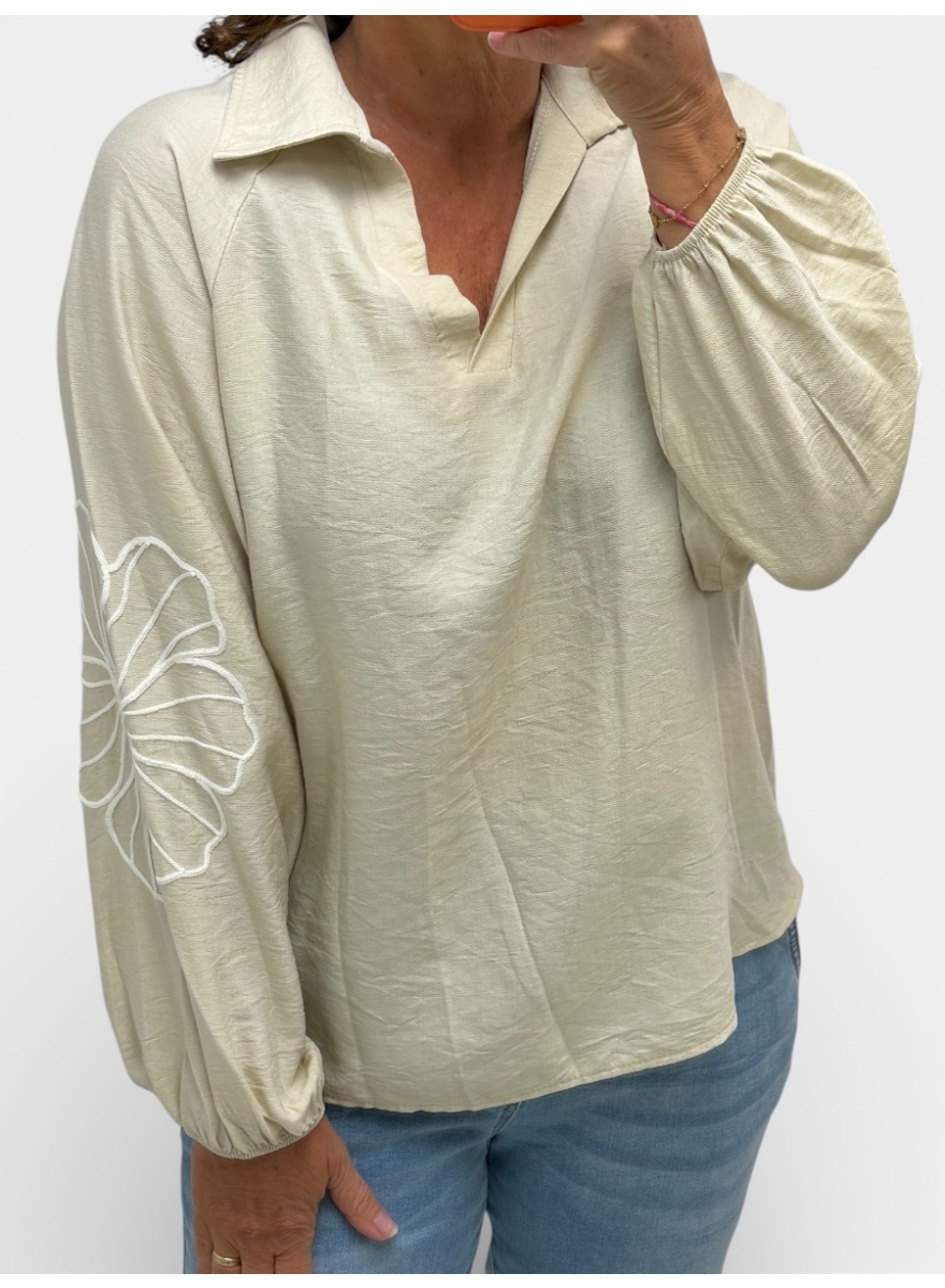 Blouse met kraag en borduursel windbloem beige