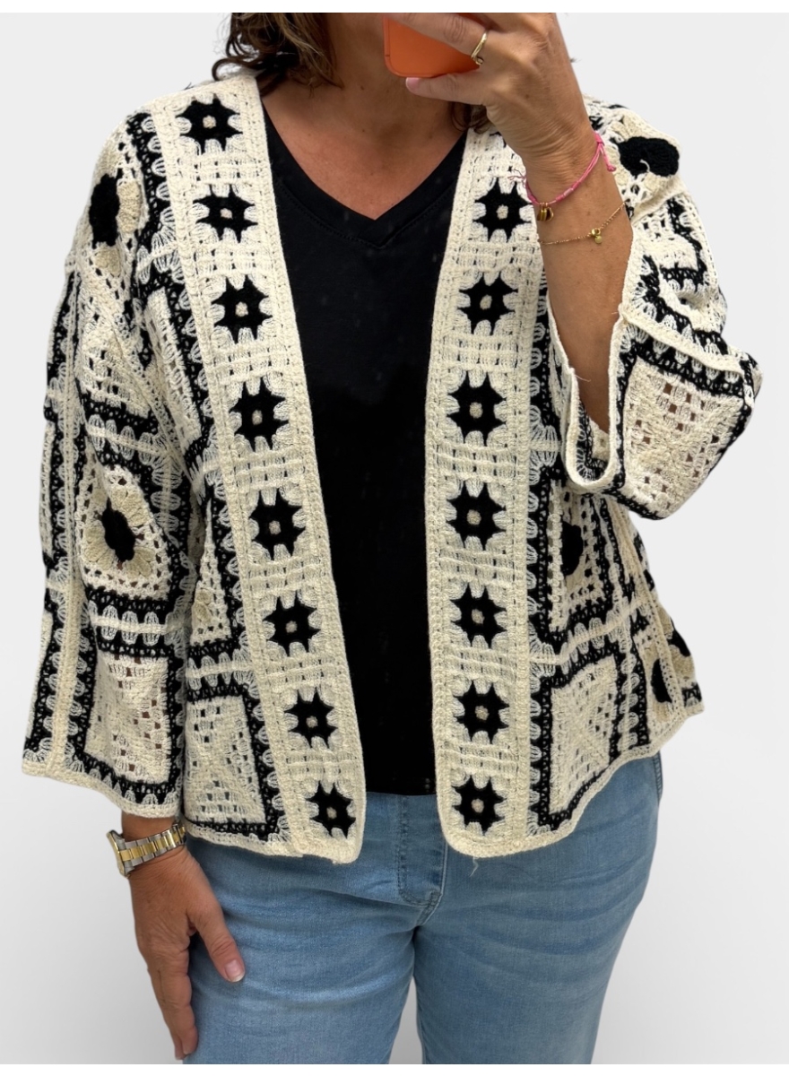 Gehaakt vest vierkantjes flowers wit/zwart (GHV)