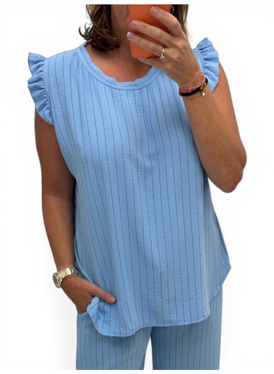 Top met kleine ruffle aan de mouw en STREPEN Lucy licht blauw