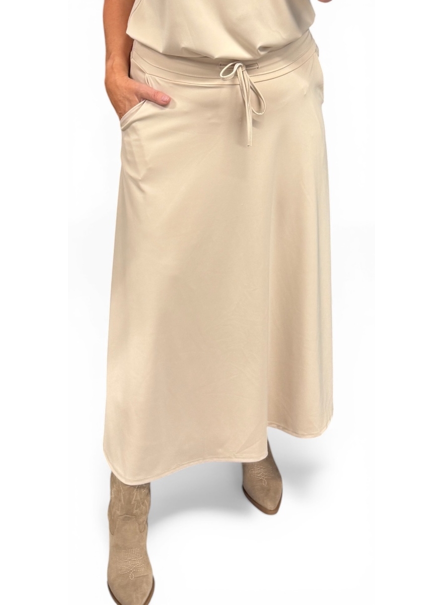 Uitlopende travelstof rok met koord April beige  TVB