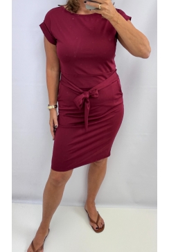 Travelstof strik koord jurk met zakjes Riley bordeaux. jtsb