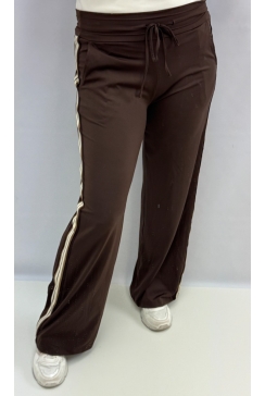 Travelstof broek met rechte broekspijp en STRASS BIES Bibia bruin.  BTSB