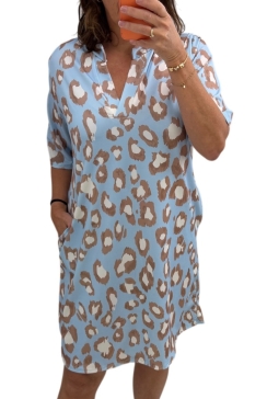 Jurk/tuniek met opstaande boord en korte mouw Melany leopard licht blauw DTS