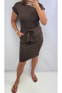 Travelstof strik koord jurk met zakjes Riley bruin  jtsb