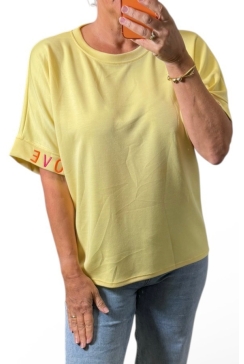 Basic soft shirt met love hearts op de mouw geel