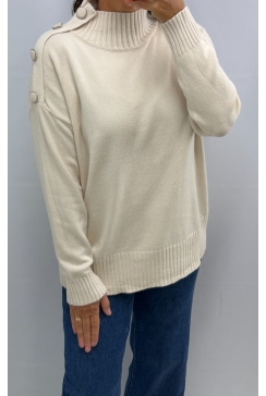 Trui met opstaande boord en knopen op de schouder Evi creme