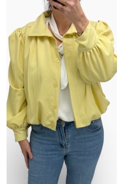 Jasje met elastiek aan de onderzijde en knopen Pennie geel