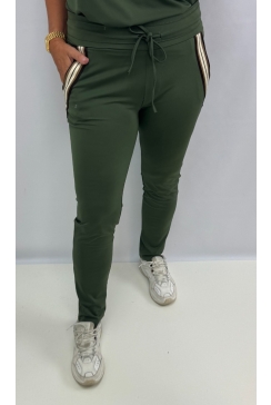 Travelstof broek met AANSLUITENDE broekspijp en steentjes Salem army. btsb