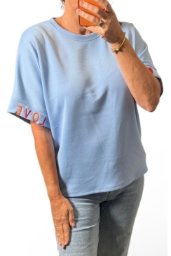 Basic soft shirt met love hearts op de mouw licht blauw