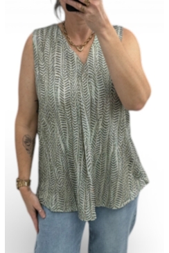 Top met v-hals en plooi Milou grain groen DTS