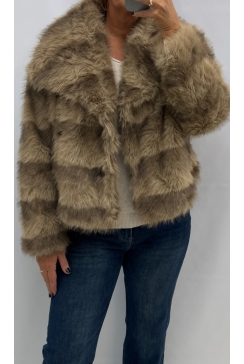 Imitatie bont jas met lange mouw beige/zand (M5602)