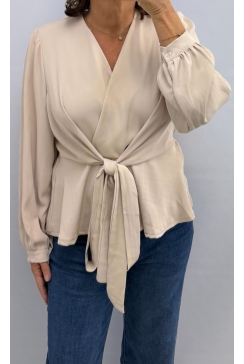 Blouse met knoop en overslag Cleo beige