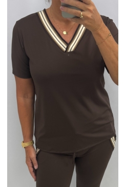 Travelstof SHIRT met korte mouw en steentjes Selma choco bruin. ttsb