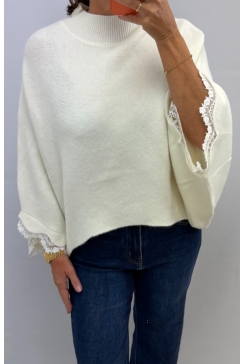 Poncho met kant aan de mouw off-white (M0-4497L-BZ)