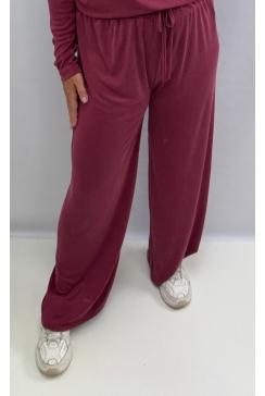 Broek met rechte broekspijp en koord Molly wijnrood. tkd