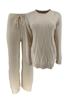 Fijngebreide set met trui en broek room (V-39).CMS