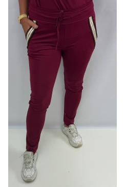 Travelstof broek met AANSLUITENDE broekspijp en steentjes Salem wijnrood. btsb