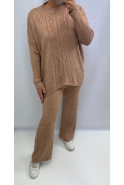 Fijngebreide set met motief in de trui en broek camel (BL-2086)