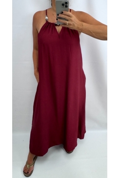 Lange mouwloze jurk met kralen aan de hals bordeaux