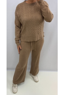 Fijngebreide set met kabel trui en broek camel (HC-543)