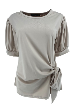 Travelstof shirt met knoop aan de onderzijde Magda beige. ttsb