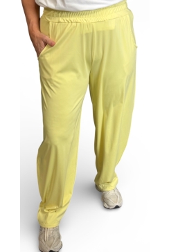 Travelstof broek met geplooide broek Juultje geel (TVB)