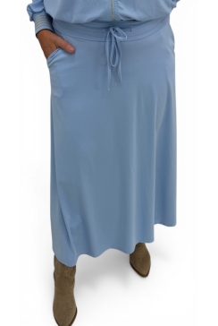 Uitlopende travelstof rok met koord April licht blauw  TVB